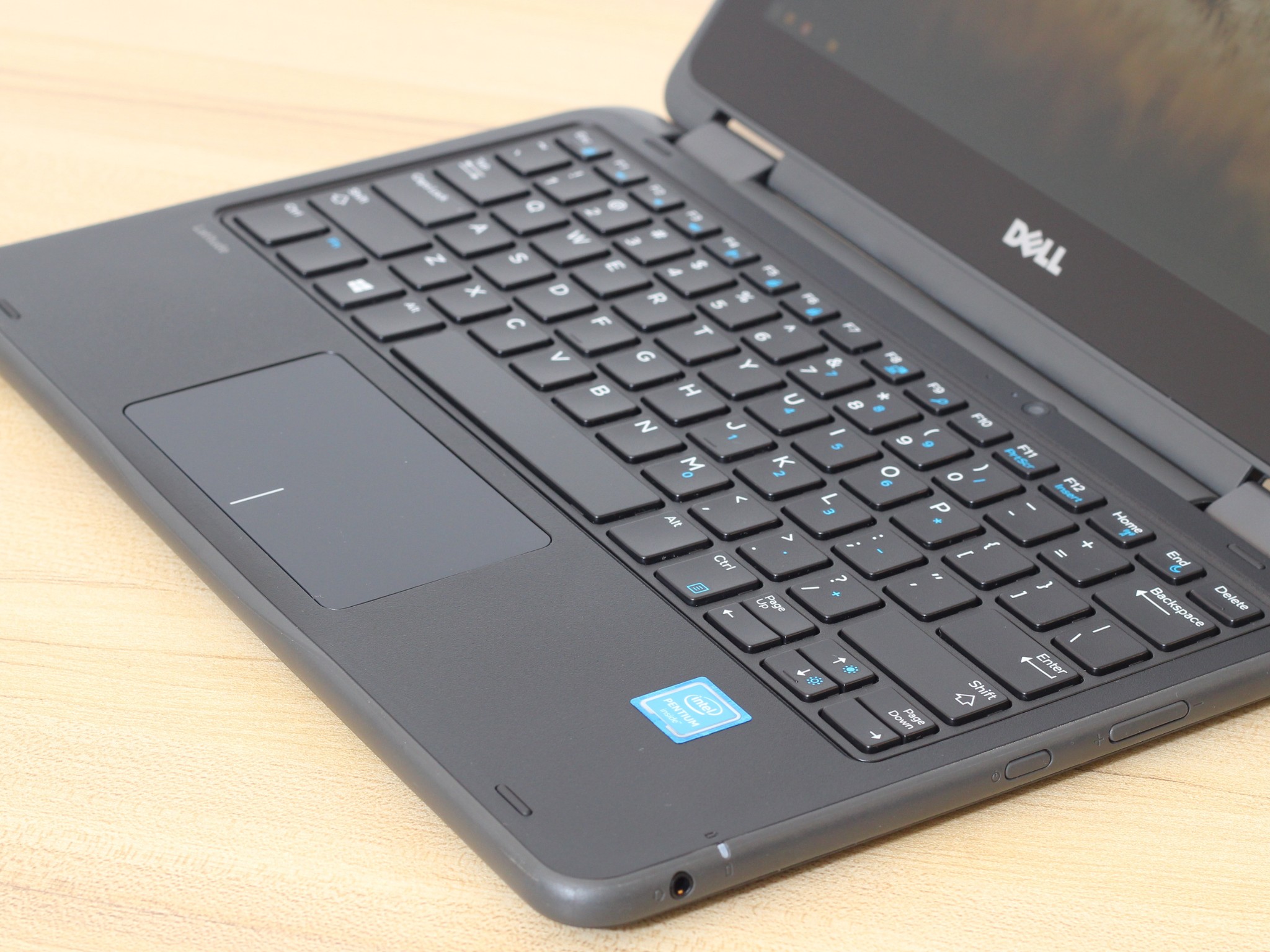 Dell Latitude 3189 Notebook Keyboard close-up of the keyboard, trackpad, and palmrest on the refurbished dell latitude 3189 12″ pentium n4200.