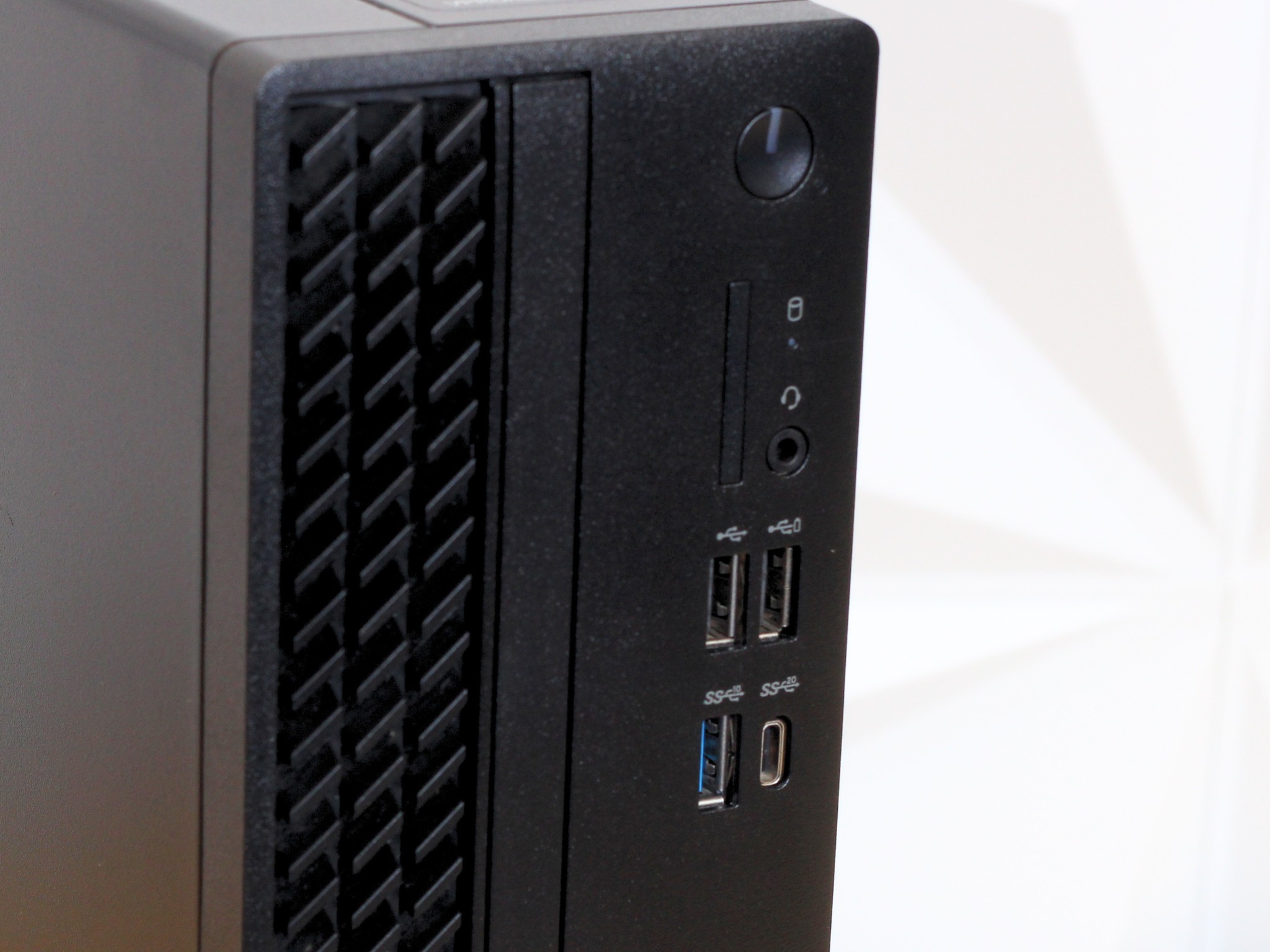 Dell OptiPlex 7000 SFF Desktop PC Front Ports front chassis panel of the refurbished dell optiplex 7000 core i5 12th gen desktop showing the power button and front usb ports.