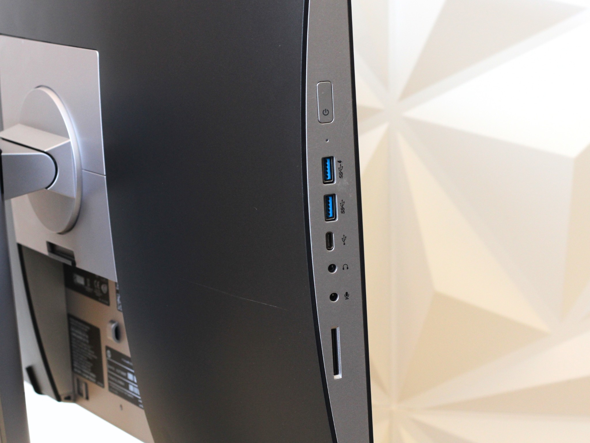 HP EliteOne 800 G2 23 Side Ports rear panel i/o view of the refurbished hp eliteone 23 inch all-in-one pc showing usb, display, and power connections.